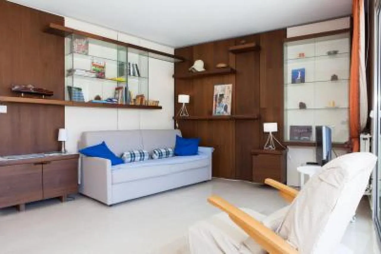 Velasquez One Bed Cannes 0*,  France