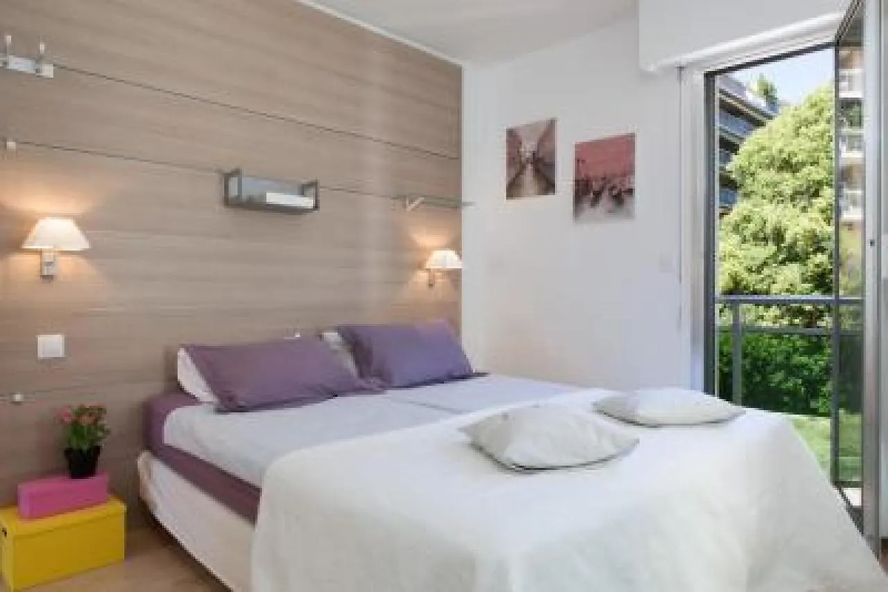 Velasquez One Bed Cannes 0*,